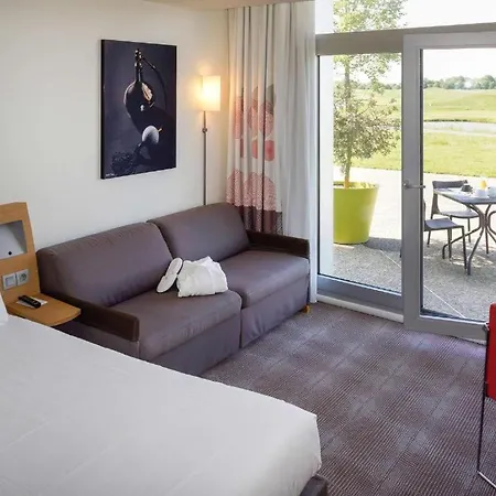 Novotel Saint-quentin En Yvelines 4* Magny-les-Hameaux