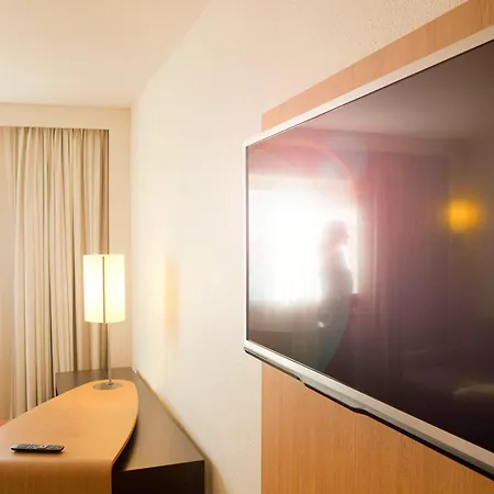 Hotel Novotel Saint-quentin En Yvelines 4*