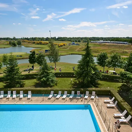 Novotel Saint-quentin En Yvelines 호텔 4*