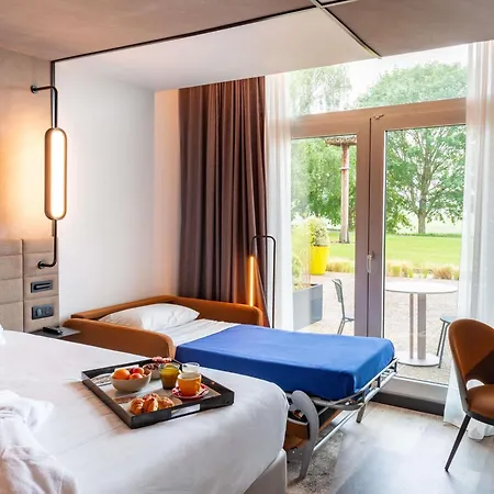 Novotel Saint-quentin En Yvelines Otel 4*