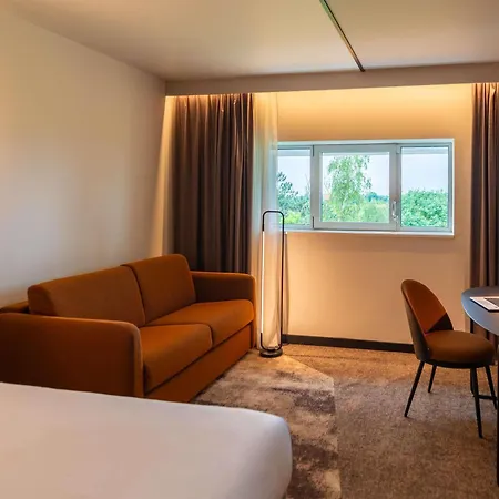 Novotel Saint-quentin En Yvelines 4* Magny-les-Hameaux