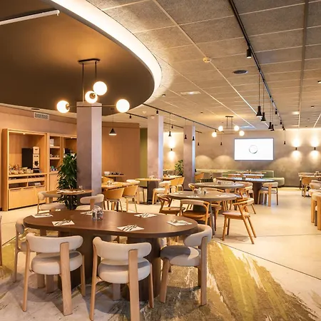 Novotel Saint-quentin En Yvelines 4*