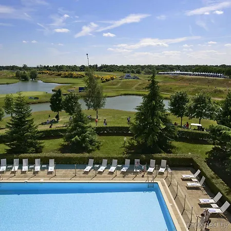 Novotel Saint-quentin En Yvelines מלון 4*