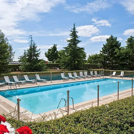 Novotel Saint-quentin En Yvelines 4*