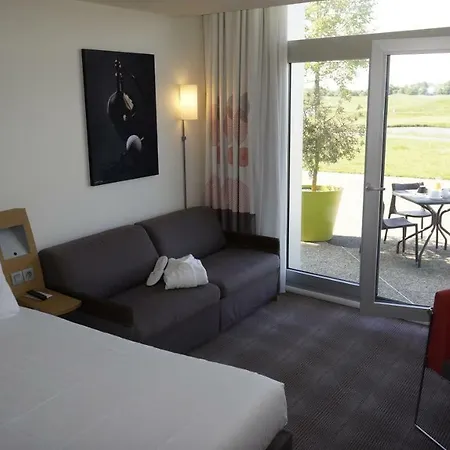 Hotel Novotel Saint-quentin En Yvelines 4*